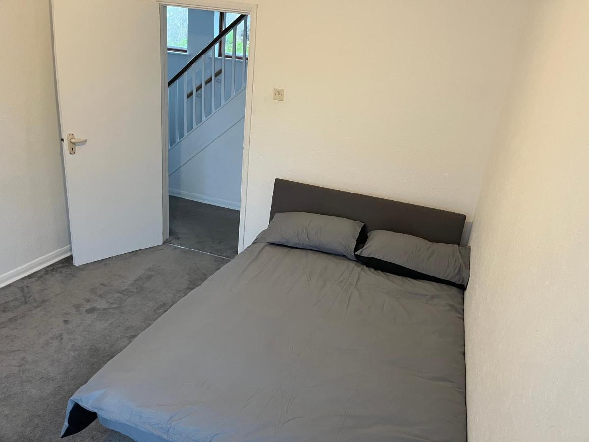5 Bedroom House With Outdoor Space อัพมินสเตอร์ ภายนอก รูปภาพ